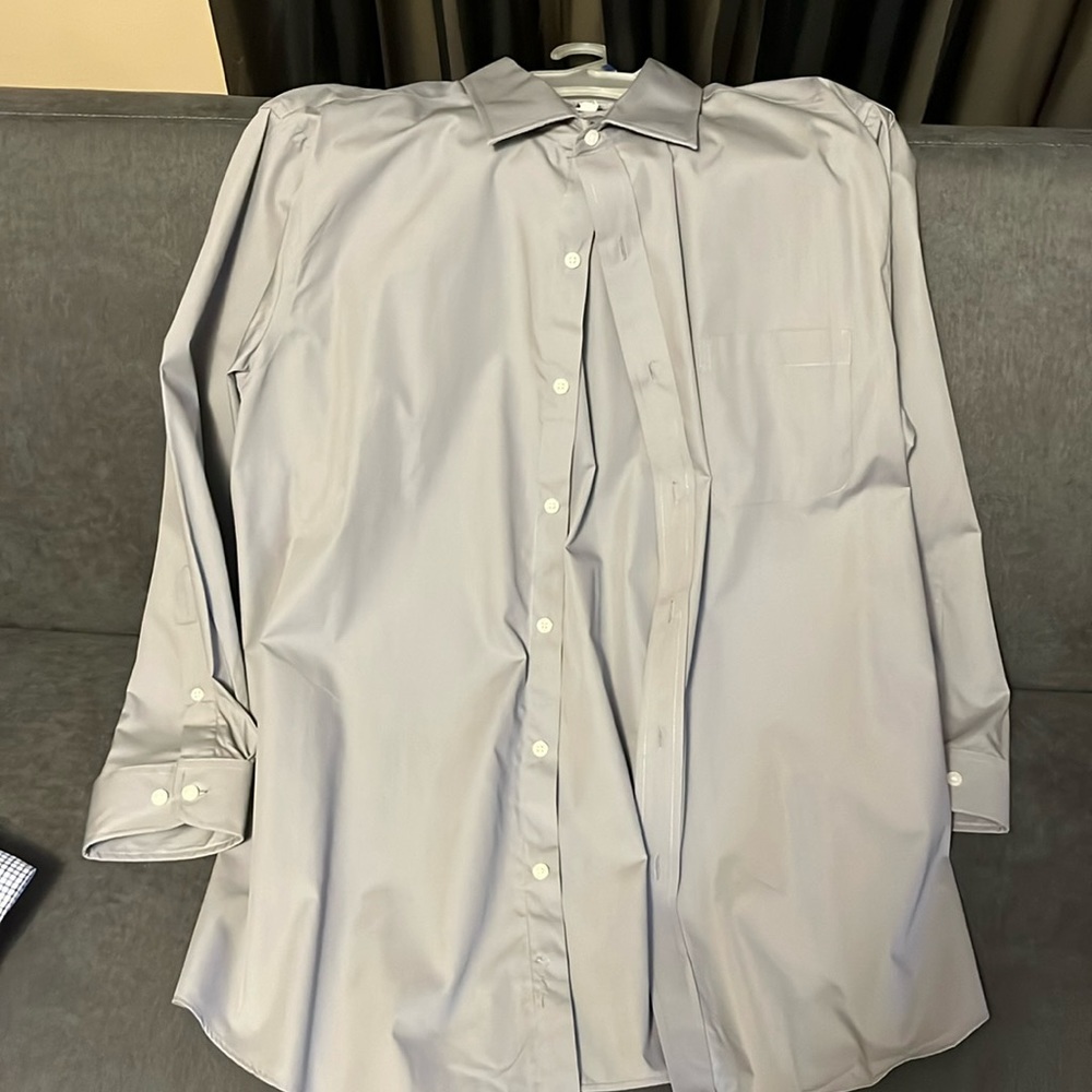 Like new men’s dress shirt
